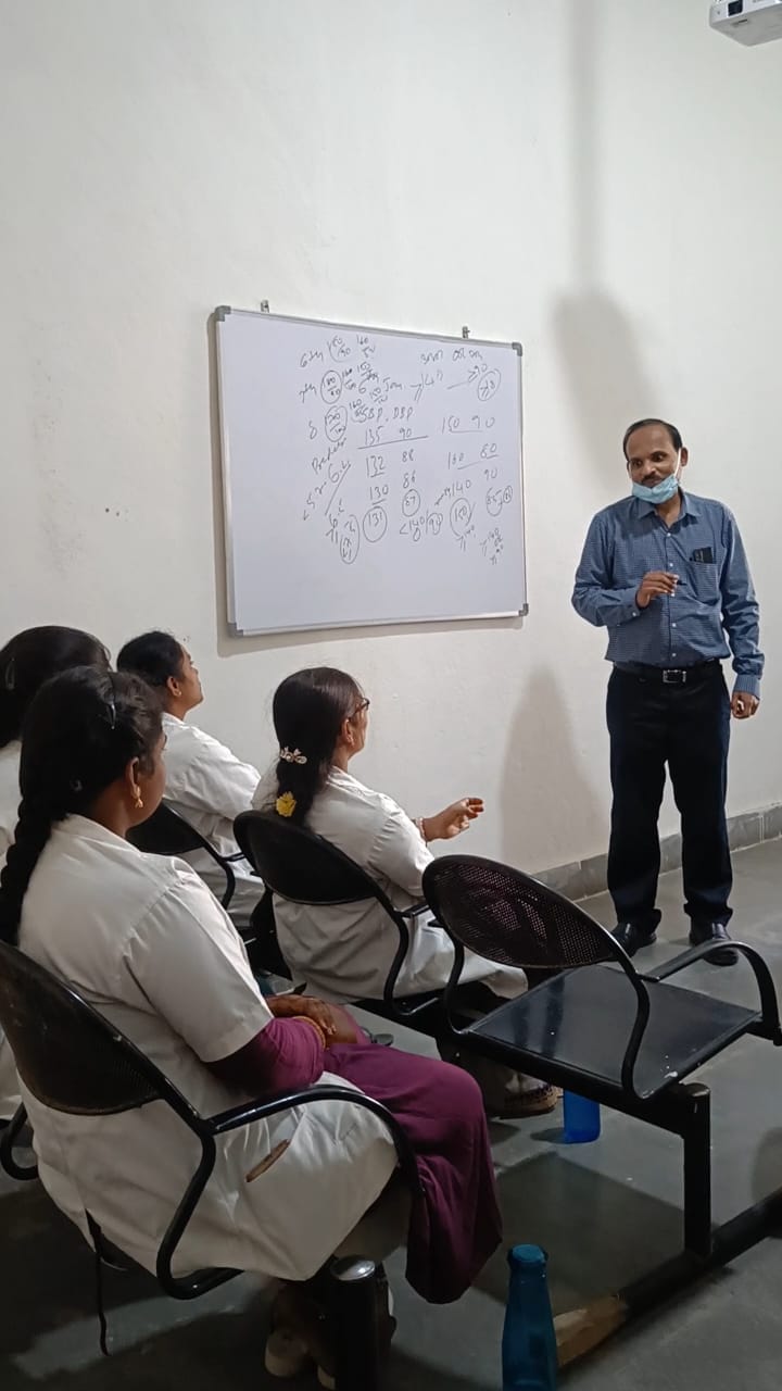 Instructor teaching healthcare trainees using whiteboard during training session