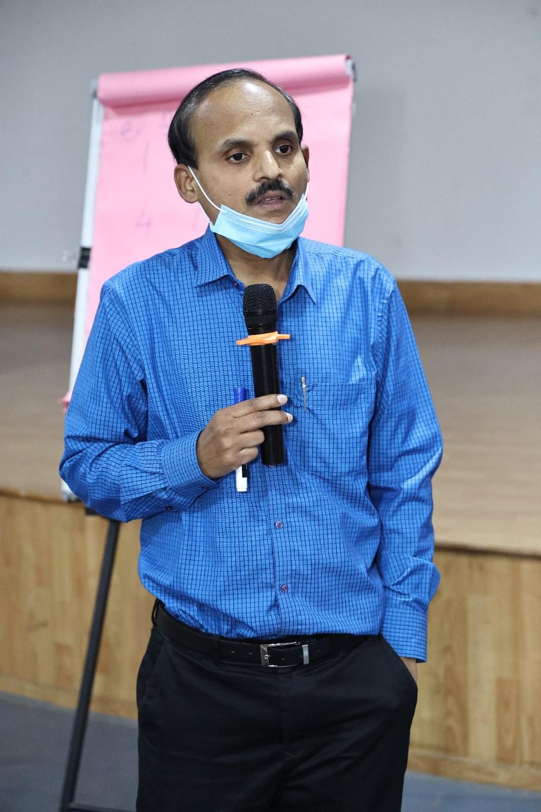 Dr. Shailendra Dandge giving a medical lecture